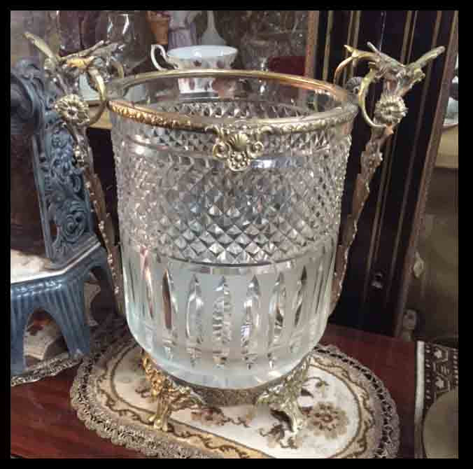 II.347 HIELERA CRISTAL Y BRONCE