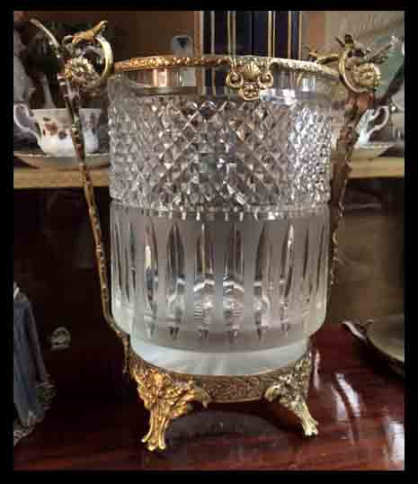 II.347 HIELERA CRISTAL Y BRONCE