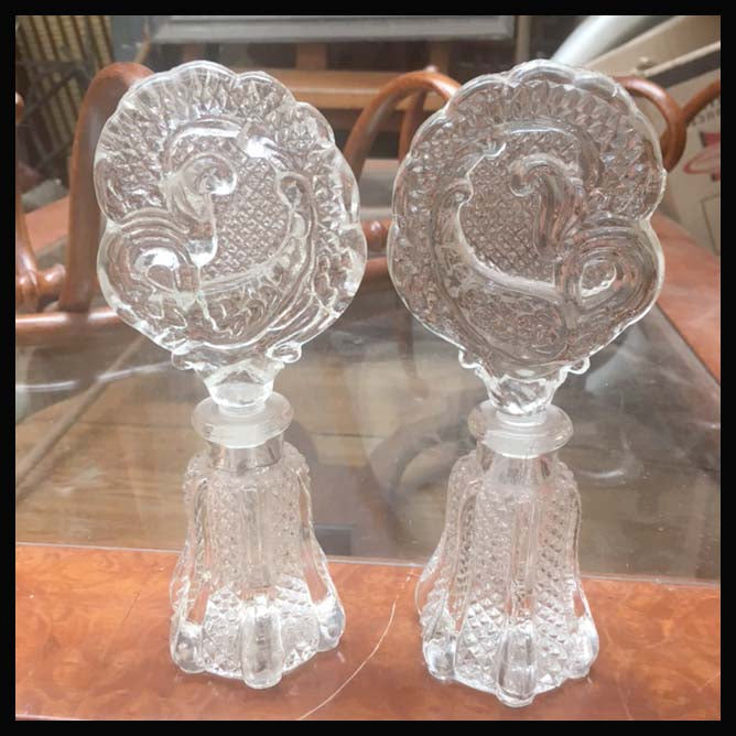 II.1205 PERFUMEROS DE VIDRIO PRENSADO