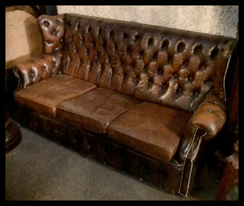 I.218 SOFÁ CHESTERFIELD