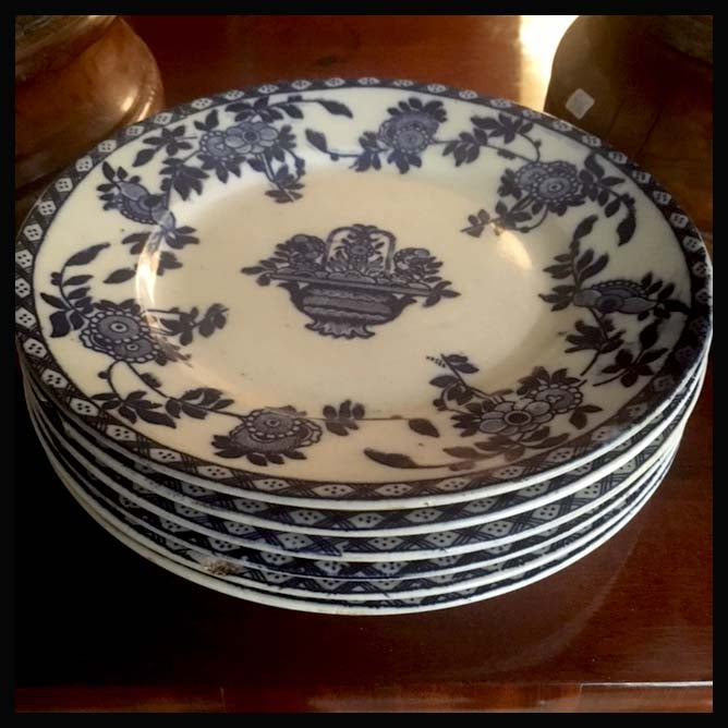 II.1210. 6 PLATOS DE POSTRE AZUL Y BLANCO