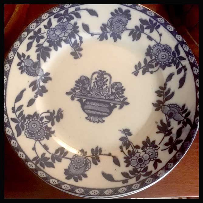 II.1210. 6 PLATOS DE POSTRE AZUL Y BLANCO