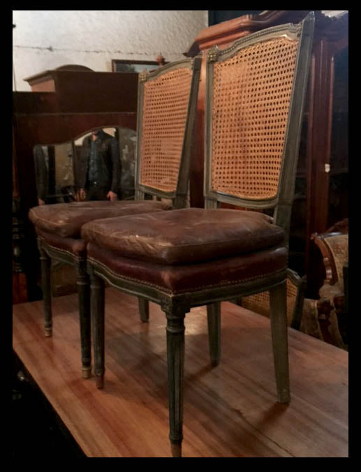I.219 SILLAS DE JUNCO Y CUERO
