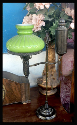 II.1188. LÁMPARA DE PANTALLA VERDE