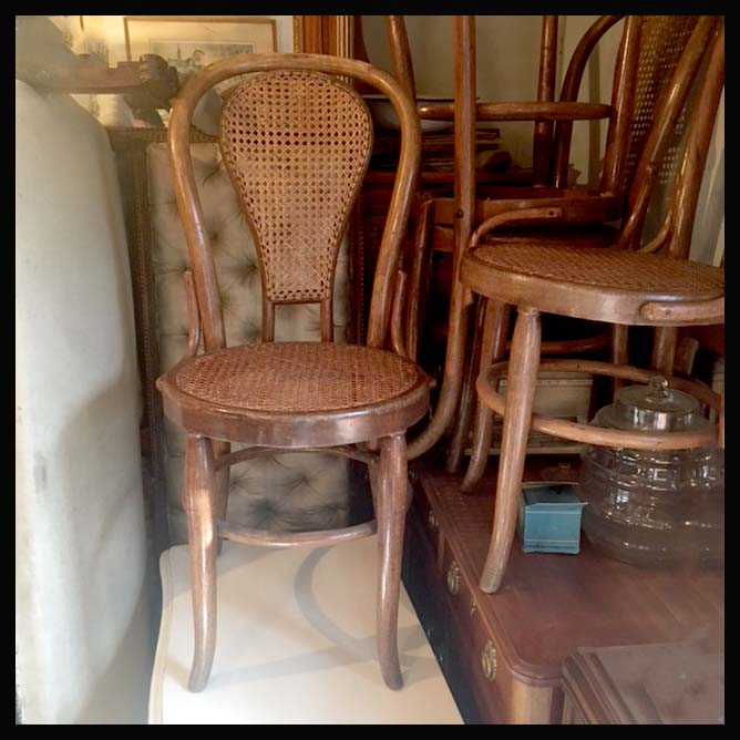 I.771 RESISTENTES SILLAS VIENA