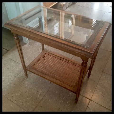 I.753 MESAS DE ARRIMO DE VIDRIO Y JUNCO