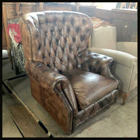 I.1212 SILLÓN DE CUERO CAPITONÉ