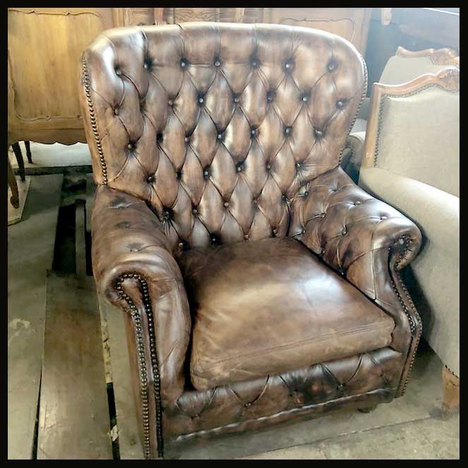 I.1212 SILLÓN DE CUERO CAPITONÉ