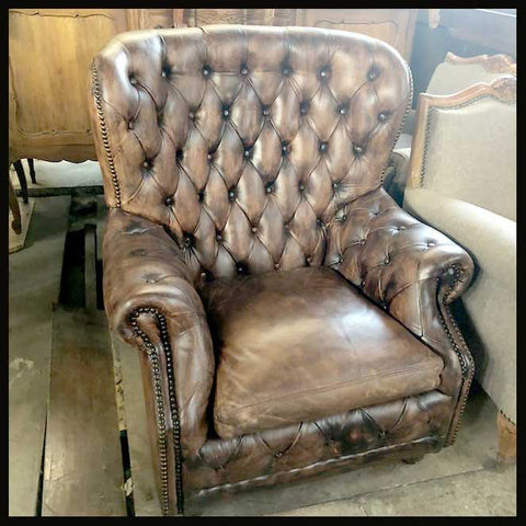 I.1212 SILLÓN DE CUERO CAPITONÉ