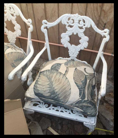 I.226 PAR DE SILLAS DE ALUMINIO FUNDIDO