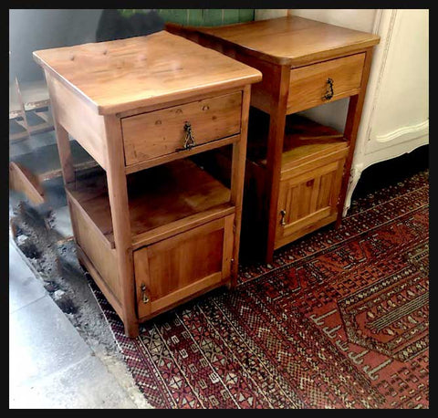 I.1517 PAR DE VELADORES DE LINGUE