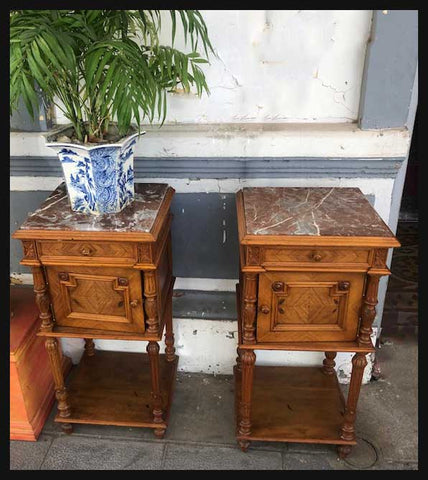 I.1489 PAR DE VELADORES CUBIERTA DE MÁRMOL