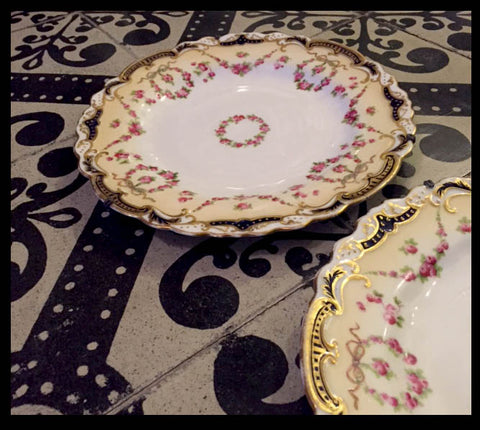 II.378 DOS PLATOS CON FLORES