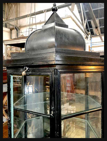 I.1507 VITRINA HEXAGONAL DE FIERRO