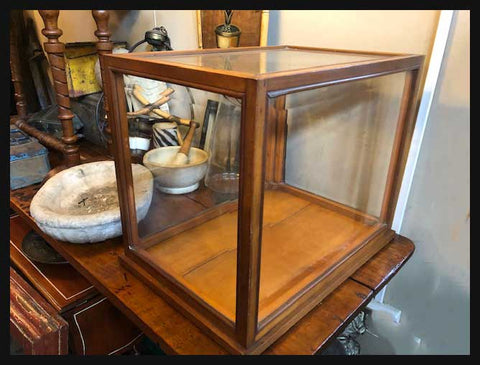 II.2052 VITRINA DE SOBREMESA