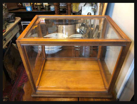 II.2052 VITRINA DE SOBREMESA