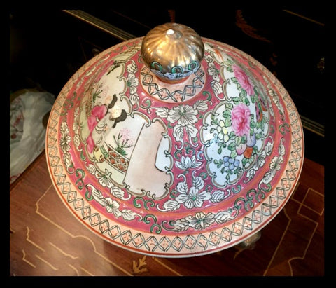 II.418 PAR DE FUENTES CON TAPA CHINAS