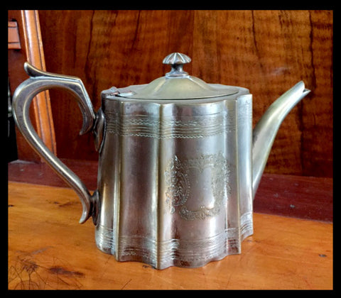 II.428 TETERA WINDSOR PLAQUÉ