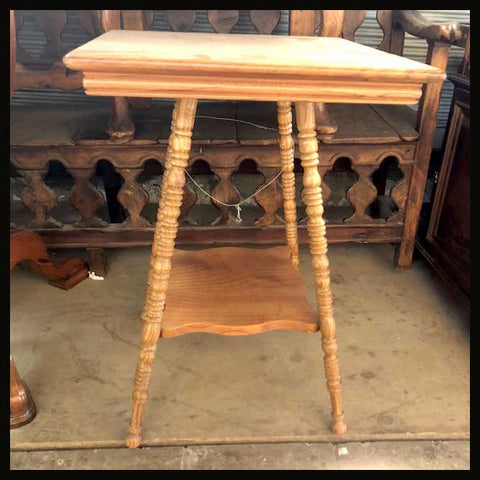 I.1220 MESITA PATAS TORNEADAS