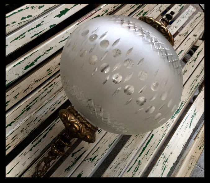 II.456 LÁMPARA GRANDE TIPO BOLA