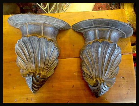 II.1746 REPISAS DE MADERA TALLADA