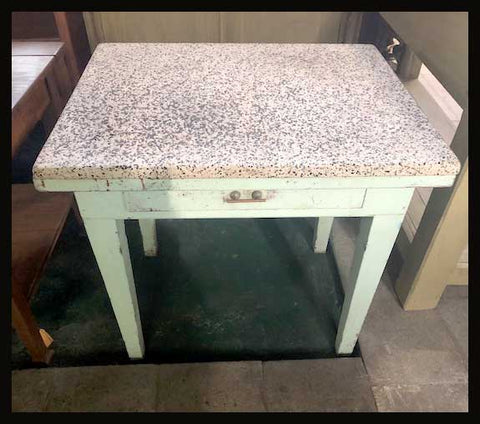 I.1229 MESA RÚSTICA CUBIERTA DE PIEDRA