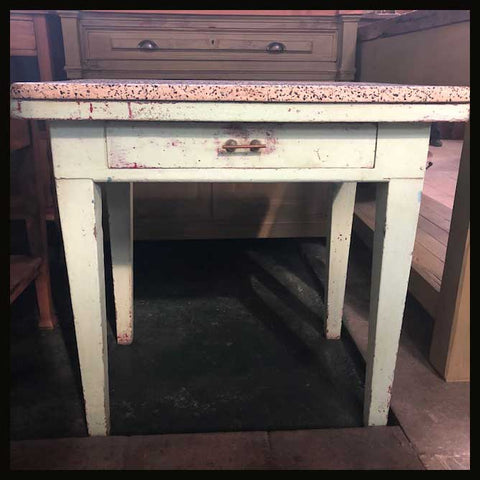 I.1229 MESA RÚSTICA CUBIERTA DE PIEDRA