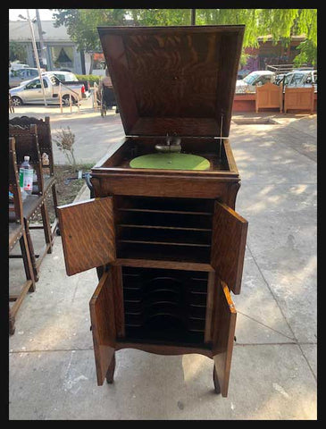 I.1531 MUEBLE MUSIQUERO