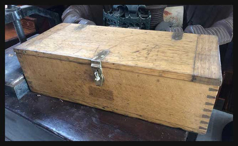 II.2077 CAJA DE ROBLE AMERICANO