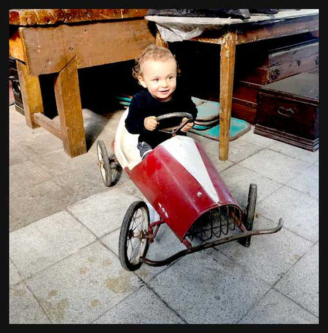 II.2080 AUTO A PEDALES DE NIÑO