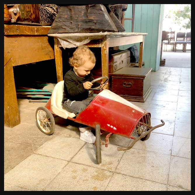 auto a pedales II.2080 AUTO A PEDALES DE NIÑO – la anticuaria