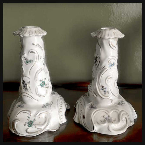 II.2086 PAR DE CANDELABROS