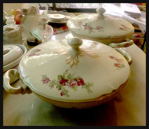 II.2091 PAR DE GUISERAS DE PORCELANA CHILENA