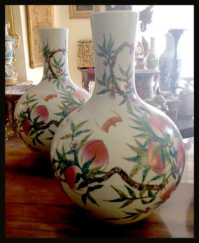 II.1822 PAR DE JARRONES CHINOS CON MOTIVOS FRUTALES