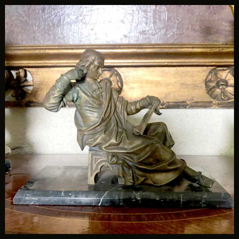 II.1827 FIGURA DE BRONCE EN BASE DE MÁRMOL
