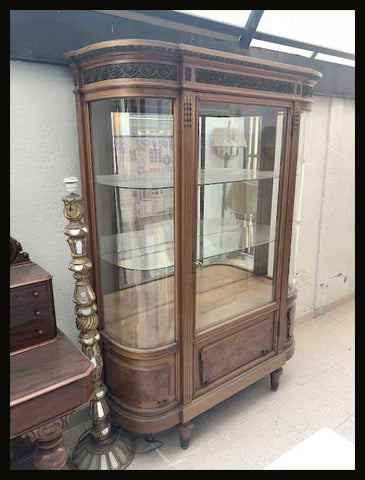 I.1239 VITRINA BOMBÉ