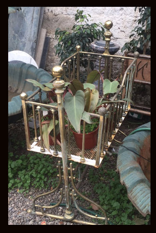 I.230 CUNA MECEDORA DE BRONCE