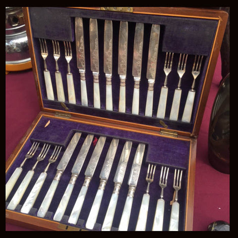 II.506 JUEGO DE CUBIERTOS DE FRUTA