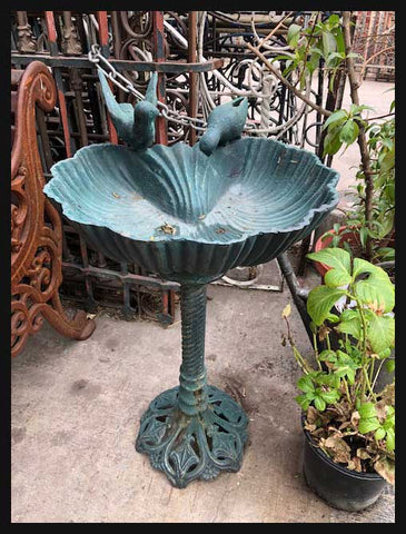 II.2123 PILETA DE PAJARITOS