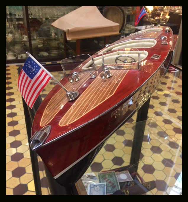 II.519 MODELO DE LANCHA