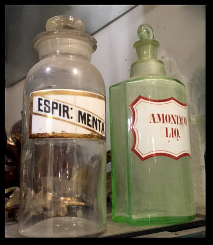 II.523 PAR DE BOTELLAS DE BOTICA