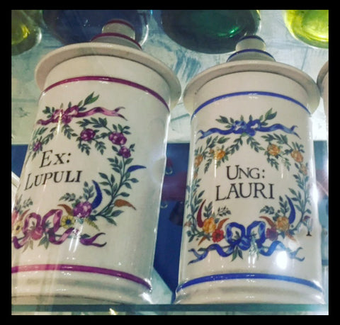 II.522 PAR DE FRASCOS PINTADOS