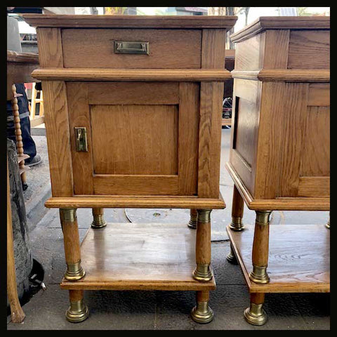 I.1274 PAR DE VELADORES DE ROBLE AMERICANO