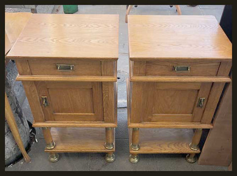 I.1274 PAR DE VELADORES DE ROBLE AMERICANO