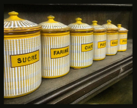 II.536 FRASCOS DE COCINA