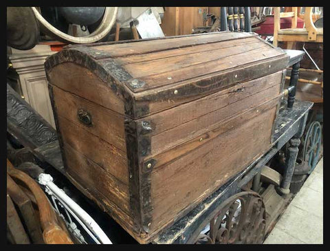II.2114 BAÚL DE MADERA