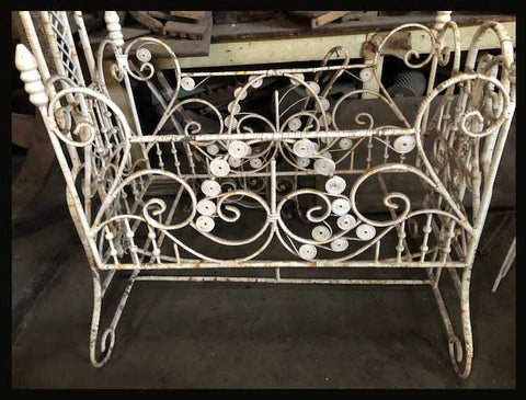 I.1266 CUNA DE MIMBRE BLANCA