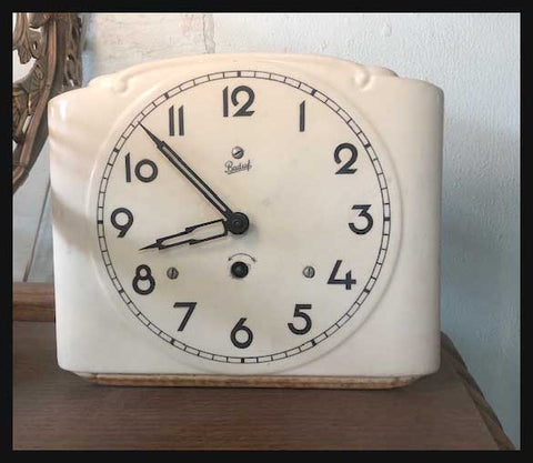 II.2102 RELOJ DE LOZA ALEMANA