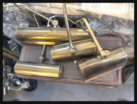 II.2110 LÁMPARAS DE BRONCE PARA CUADROS