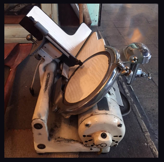 II.598 CORTADORA DE JAMÓN